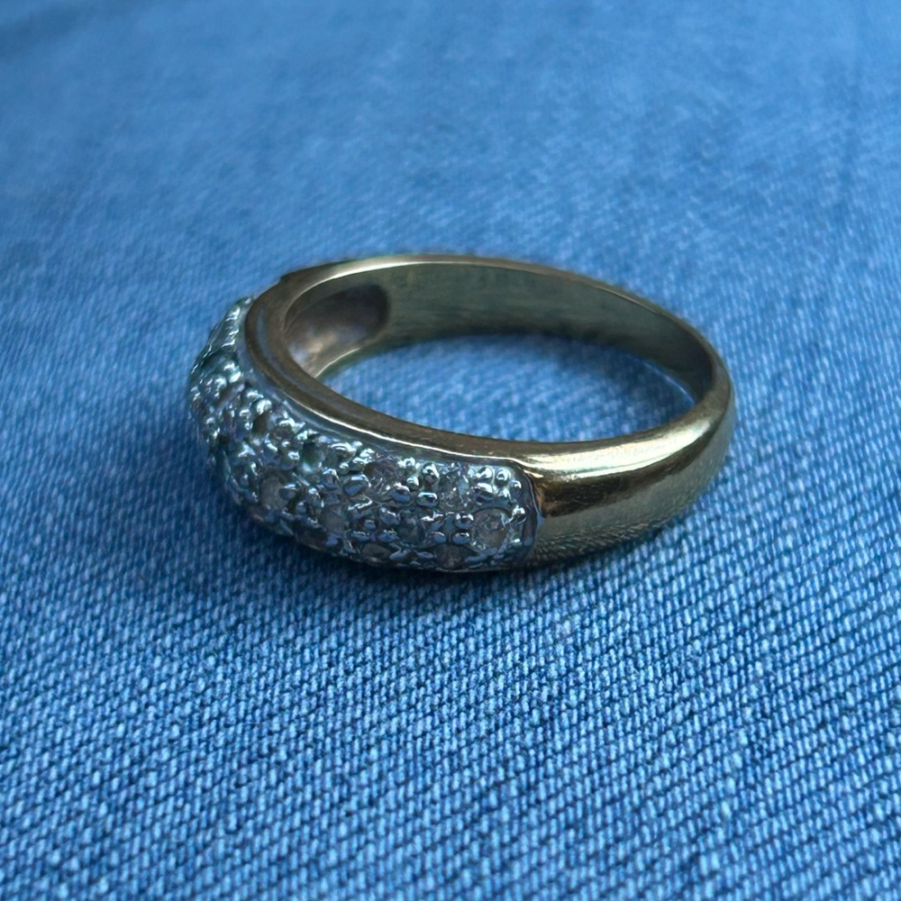 Elegant Gold and Silver Ring with Crystals